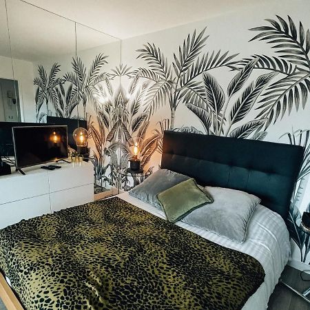 Beautiful Modern Fully Furnished Studio ลูวาลัวเปแรต์ ภายนอก รูปภาพ