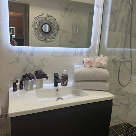 Beautiful Modern Fully Furnished Studio ลูวาลัวเปแรต์ ภายนอก รูปภาพ