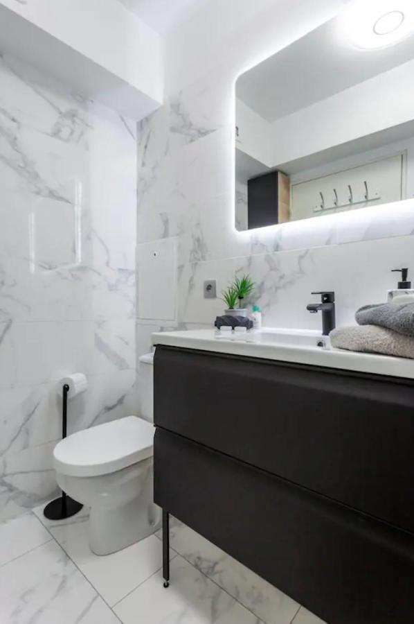 Beautiful Modern Fully Furnished Studio ลูวาลัวเปแรต์ ภายนอก รูปภาพ