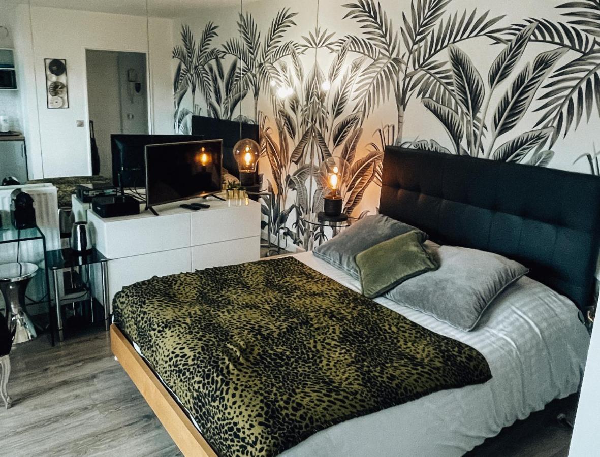 Beautiful Modern Fully Furnished Studio ลูวาลัวเปแรต์ ภายนอก รูปภาพ