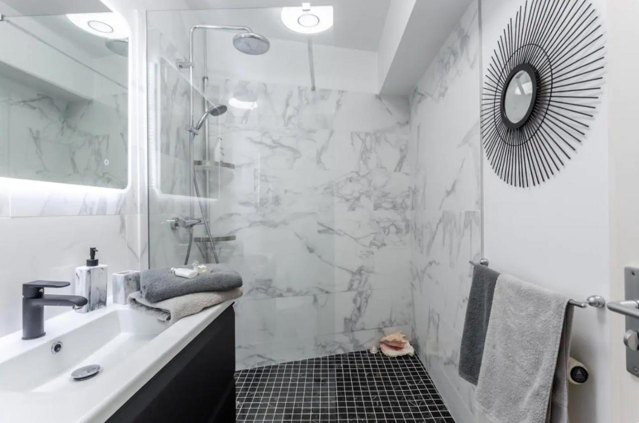 Beautiful Modern Fully Furnished Studio ลูวาลัวเปแรต์ ภายนอก รูปภาพ