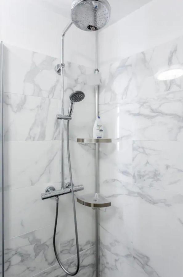 Beautiful Modern Fully Furnished Studio ลูวาลัวเปแรต์ ภายนอก รูปภาพ